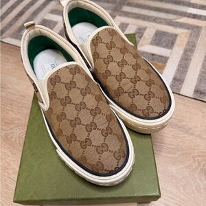 Gucci Tan and Cream Slip-On Loafers unisex